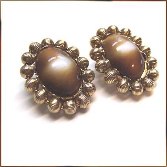 1940s Italian Venetian or Czech Caramel Glass Vintage Earrings - Picture 4 of 6